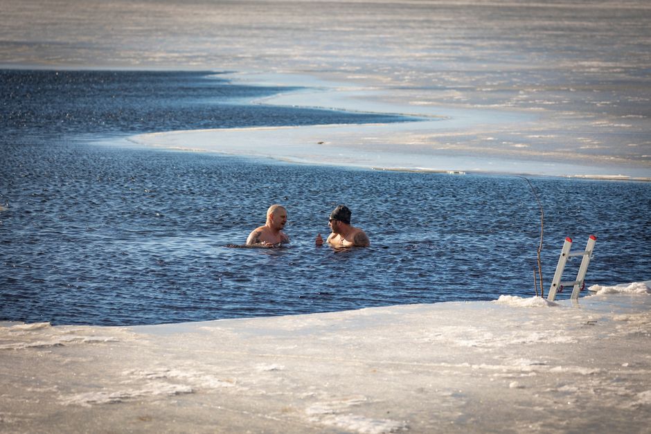 Sauna and Cold Plunge: The Evidence-Based UK Protocol (2026)