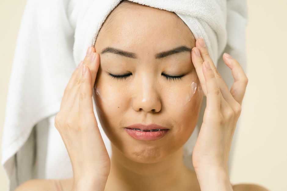Sauna for Skin Health (Acne + Eczema): What Helps? UK 2026
